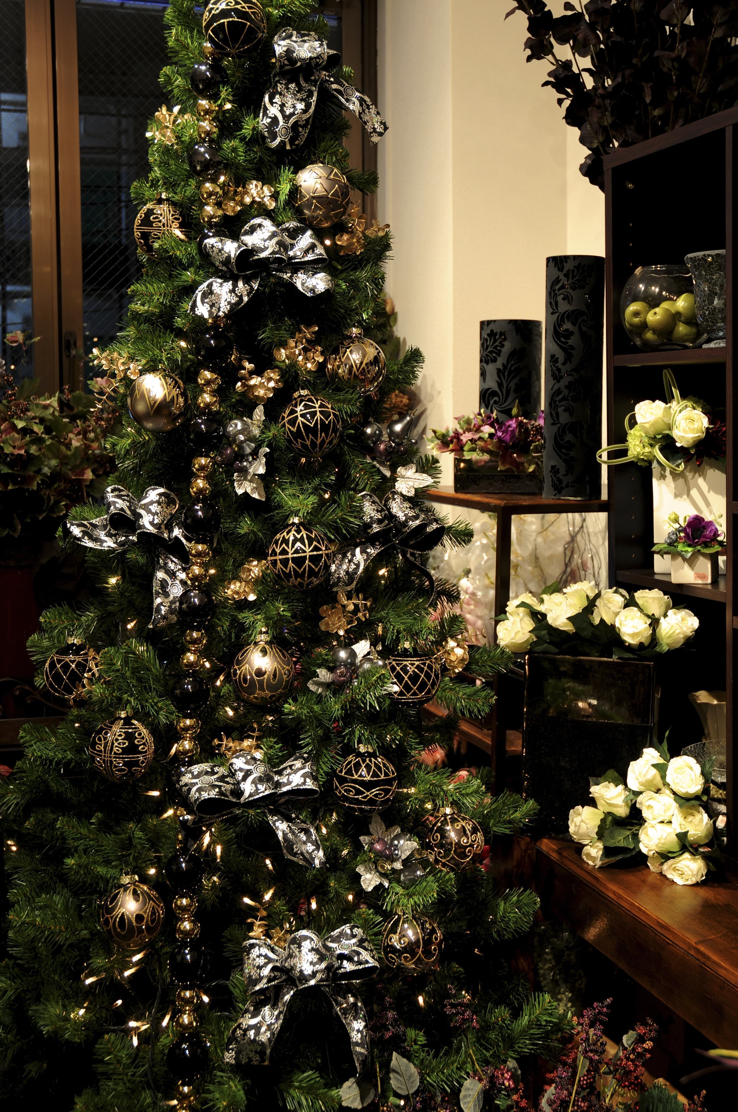 クリスマスツリーレンタルで演出したクールで大人っぽいクリスマス。ブラック系クリスマスツリーレンタル