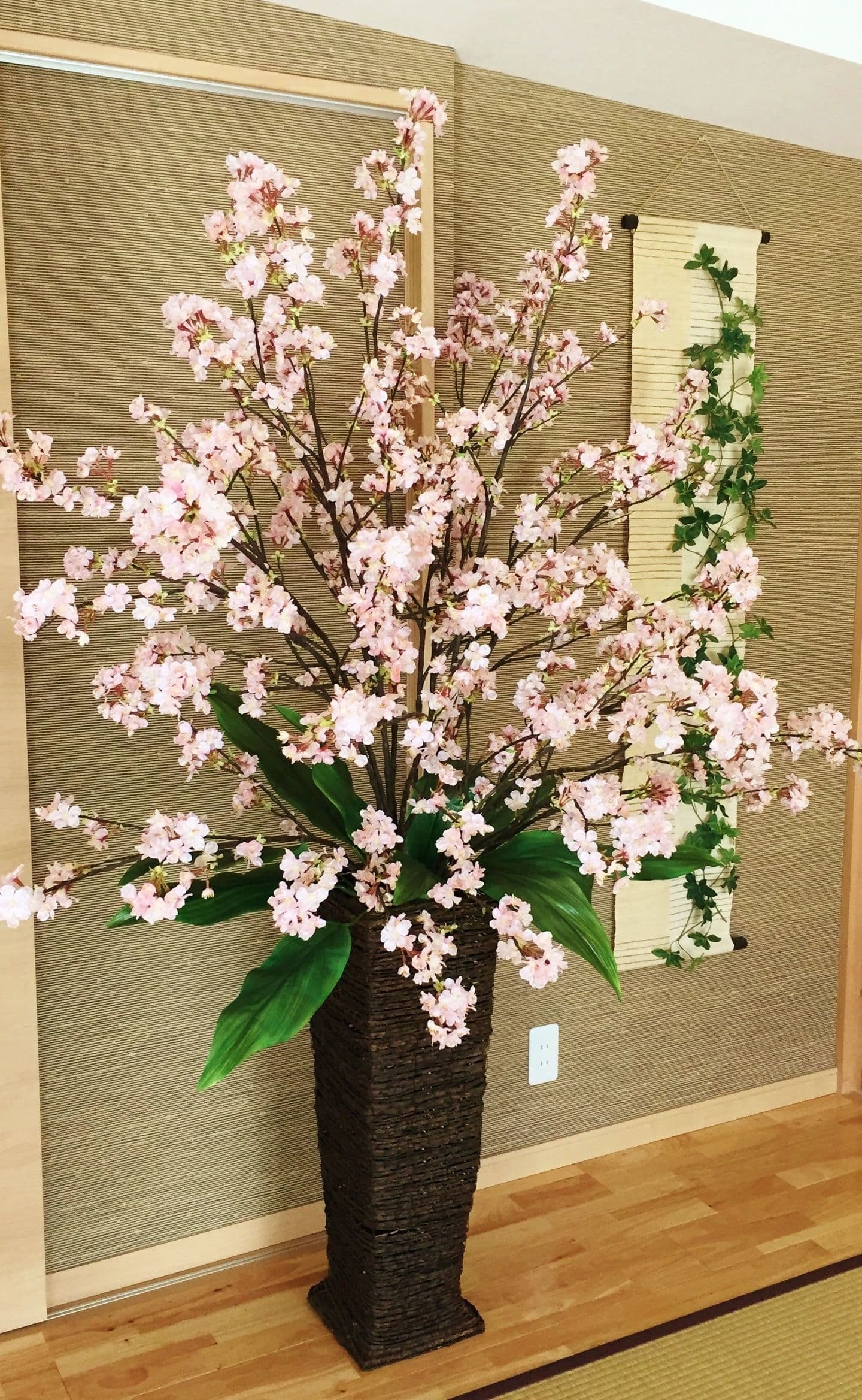 本物そっくりの高品質桜アーティフィシャルフラワー。店舗・企業受付・イベント空間にレンタル。繁忙期・入学式・お花見シーズンなど春の季節演出にぴったり。