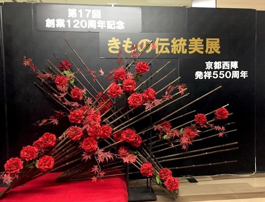 高級ブティックや和食店のエントランスを彩る和モダンな装飾