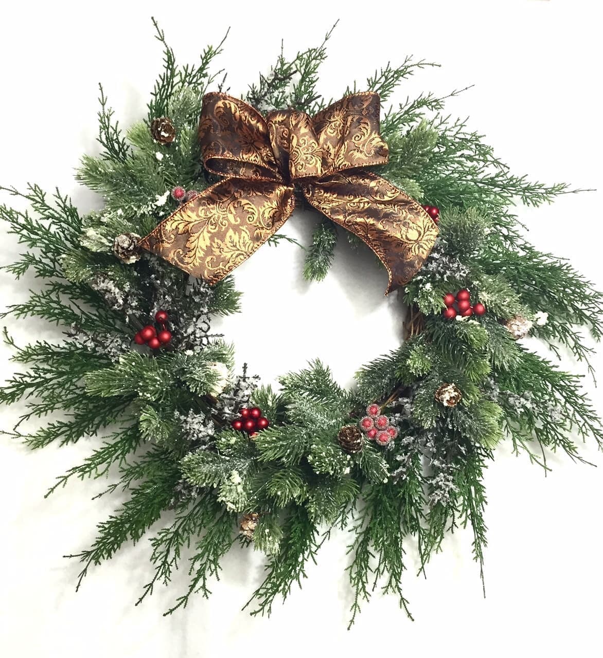 ナチュラルな感じの材料でまとめたクリスマスリース